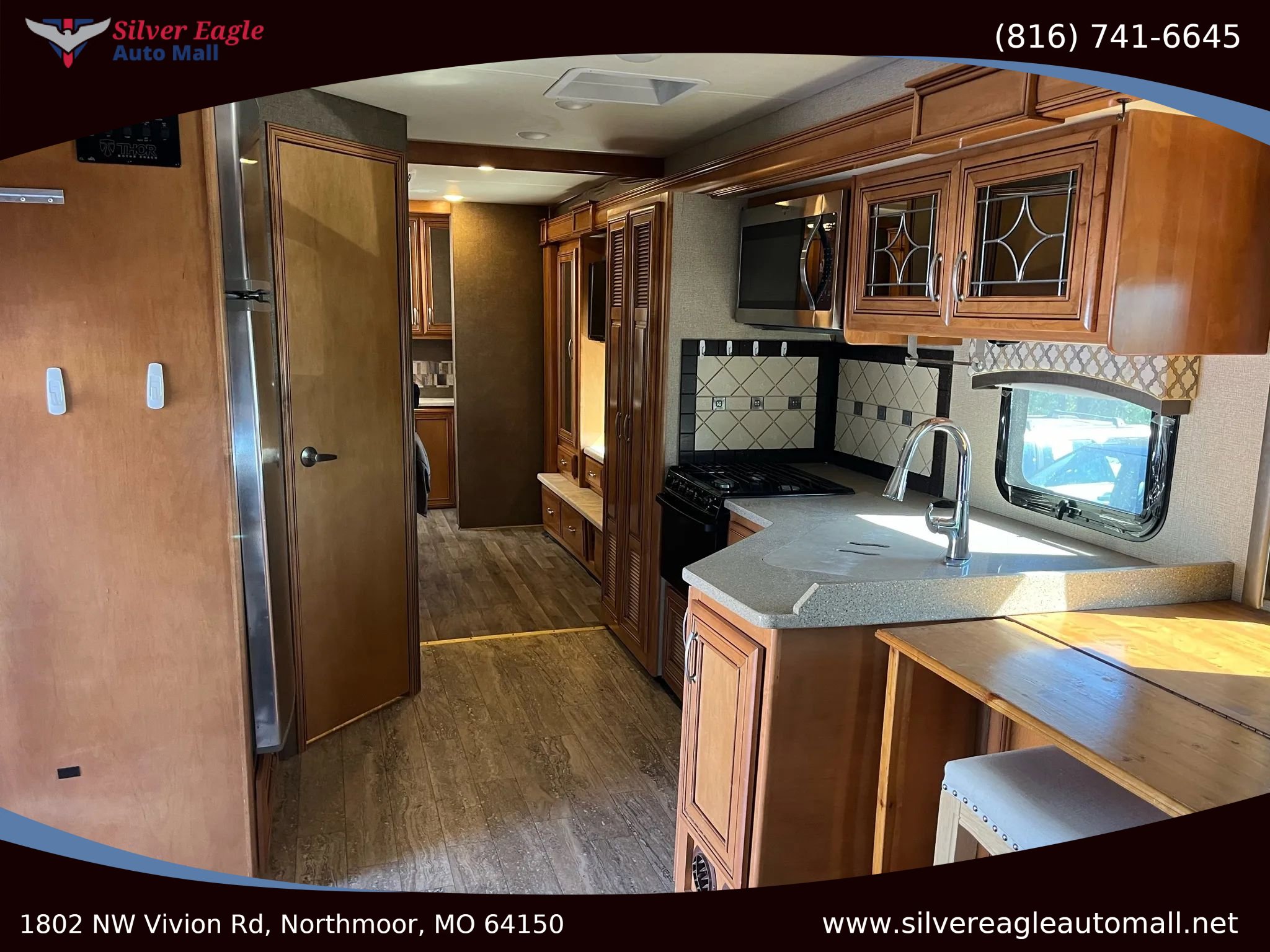 Used 2016 Ford F550 2WD Regular Cab Super Duty image 12