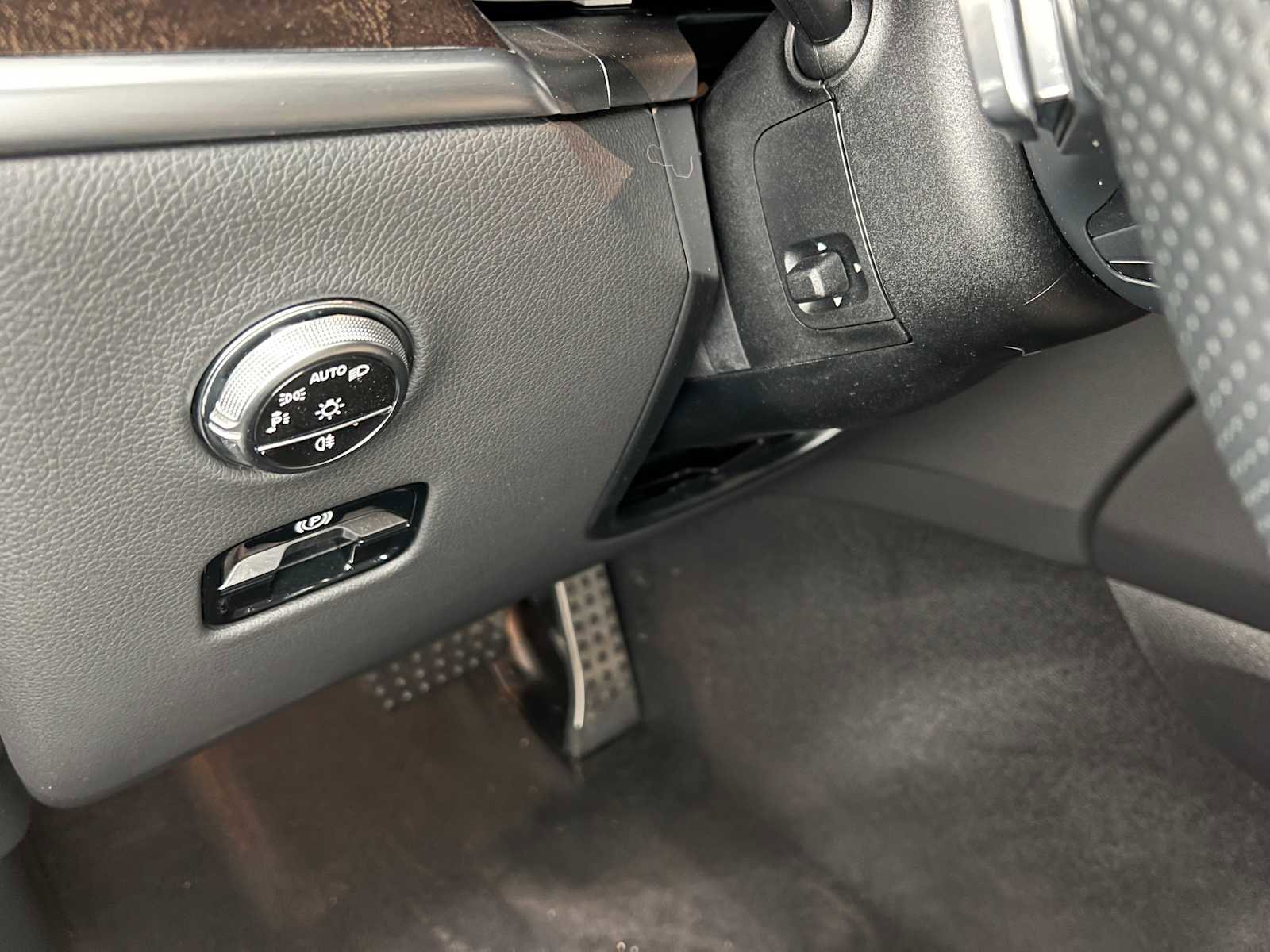 Used 2024 Mercedes-Benz GLC 300 4MATIC image 27