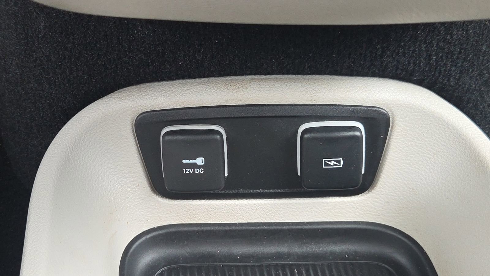 Used 2021 Chrysler Voyager Lxi FWD image 34