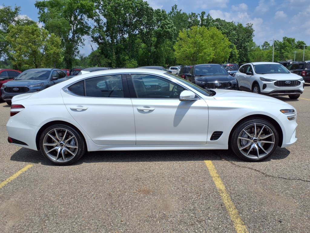 Used 2025 Genesis G70 2.5T image 9