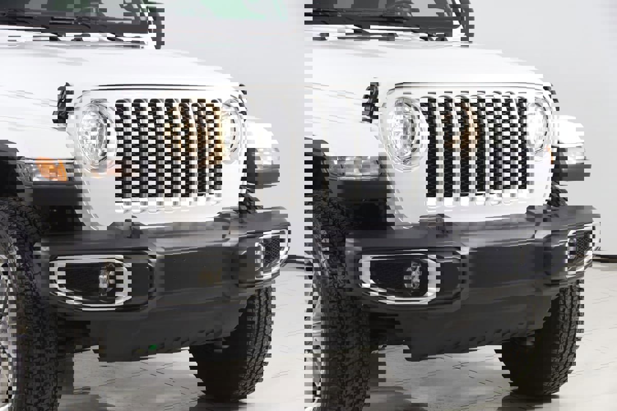 Used 2022 Jeep Wrangler Unlimited Sahara w/ Cold Weather Group image 39