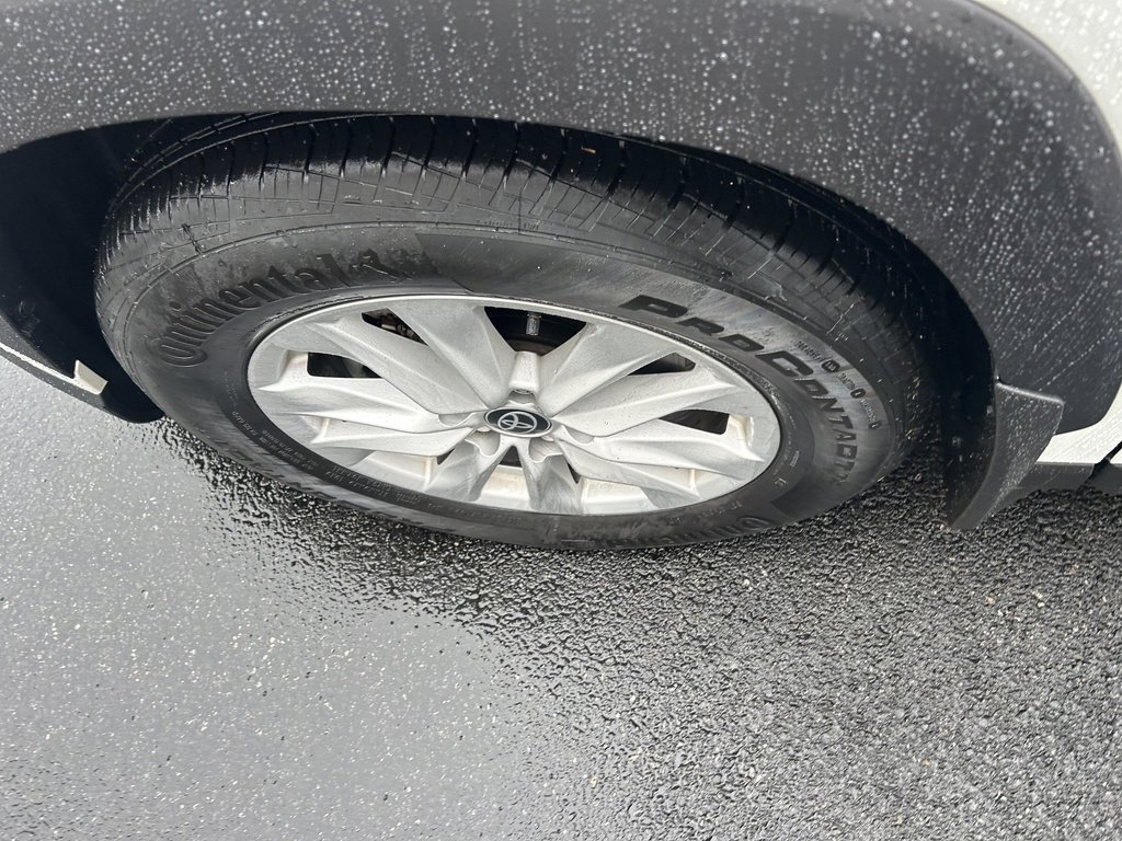 Used 2023 Toyota Corolla Cross LE image 23