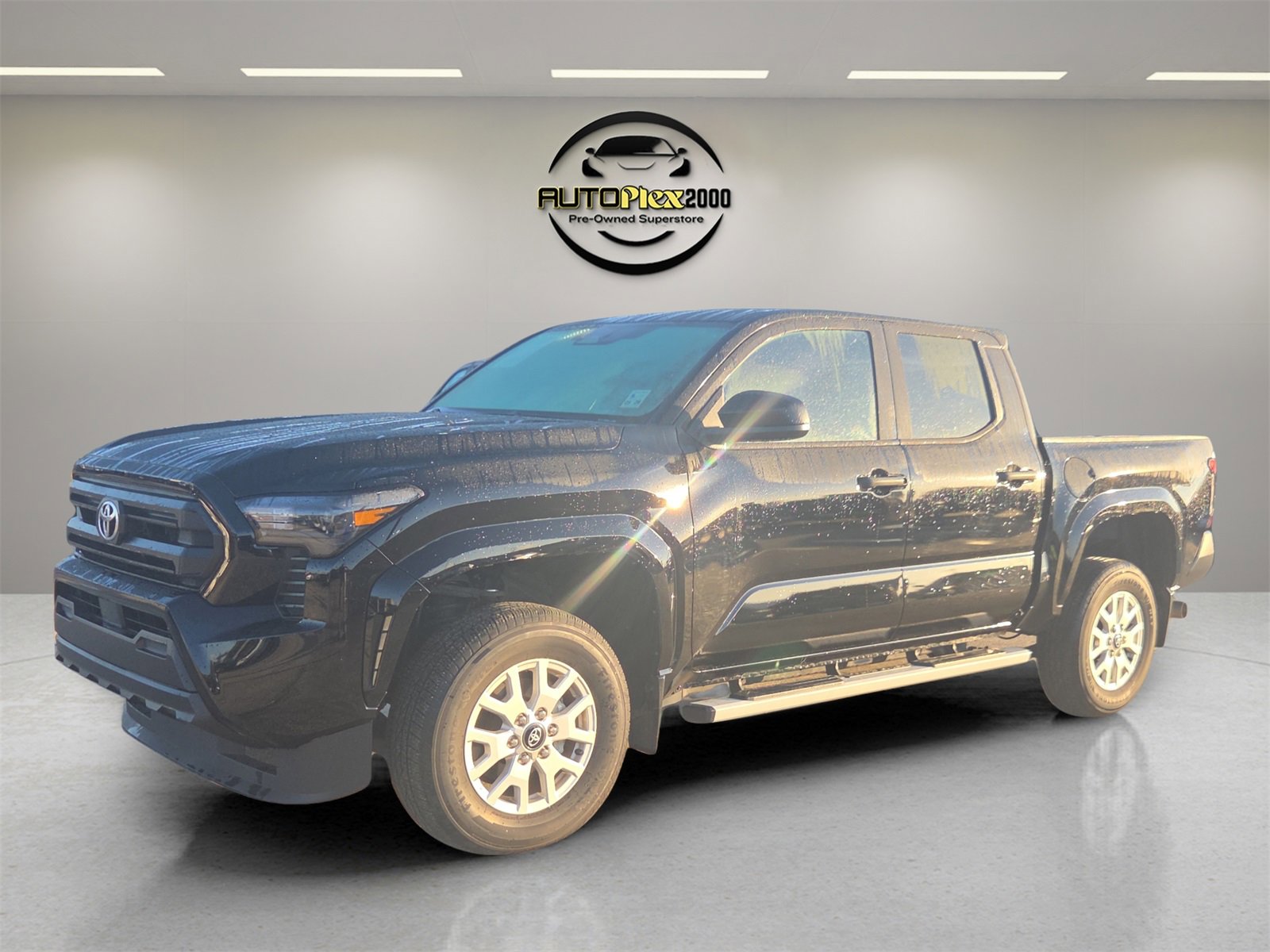 Used 2024 Toyota Tacoma SR image 3