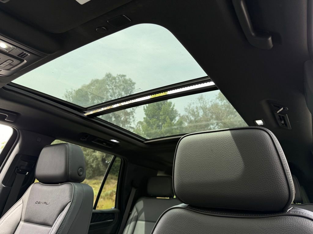 Used 2022 GMC Yukon Denali image 16