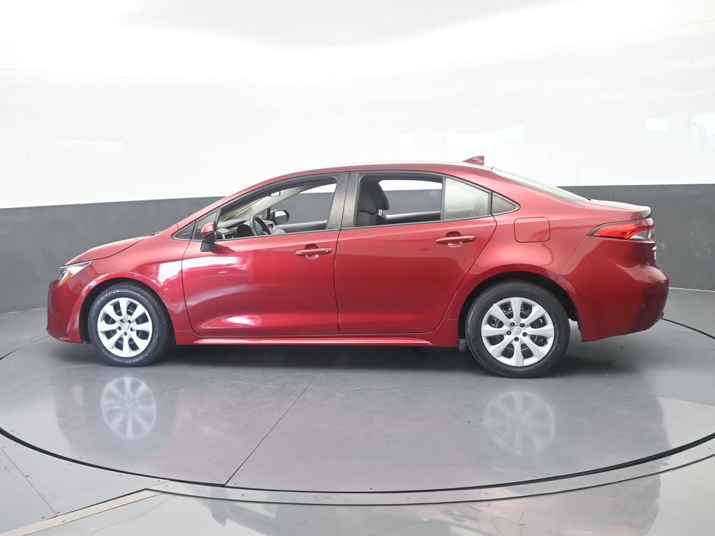Used 2022 Toyota Corolla LE FWD image 3