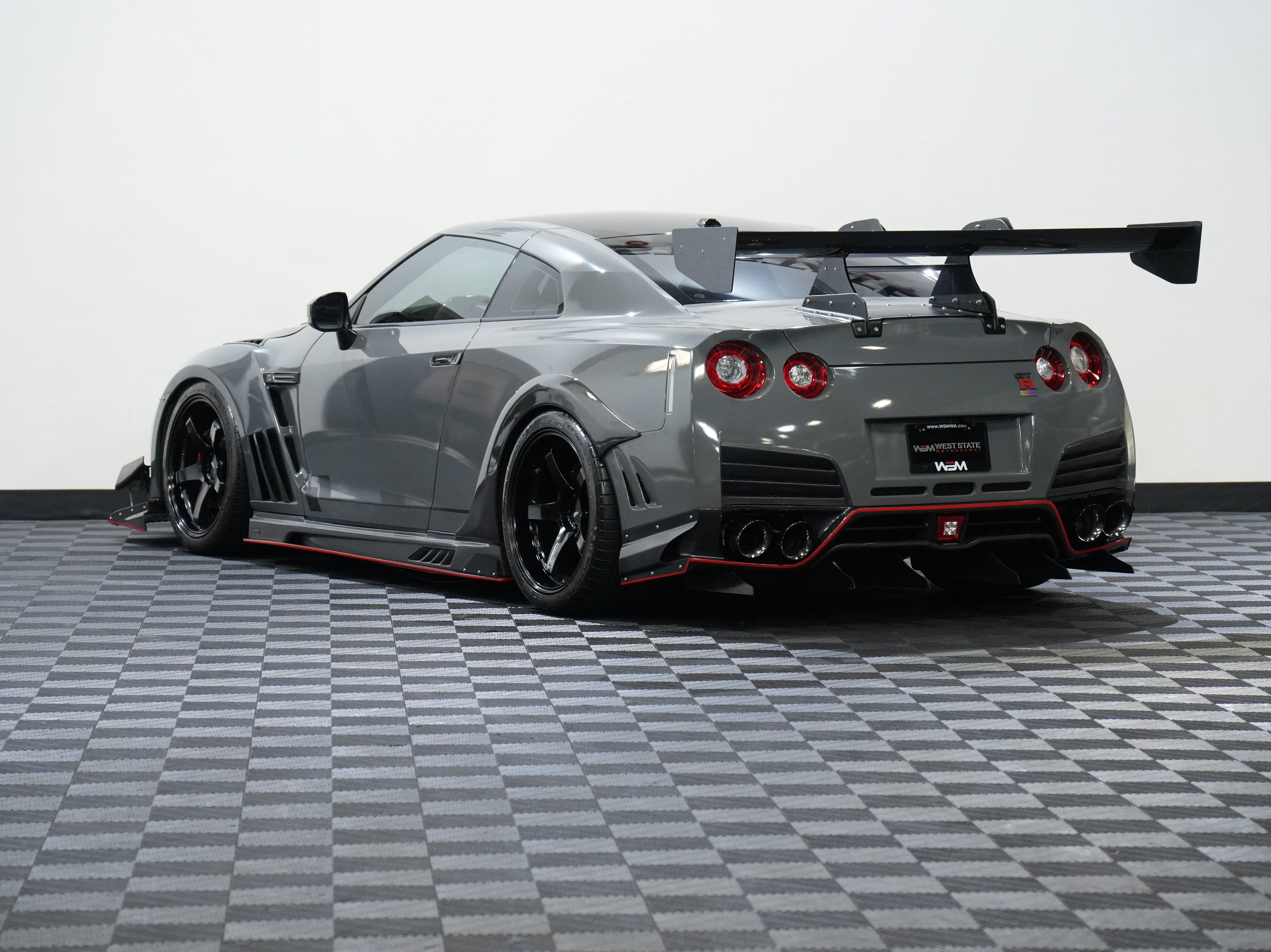 Used 2009 Nissan GT-R Premium AWD/4WD image 9