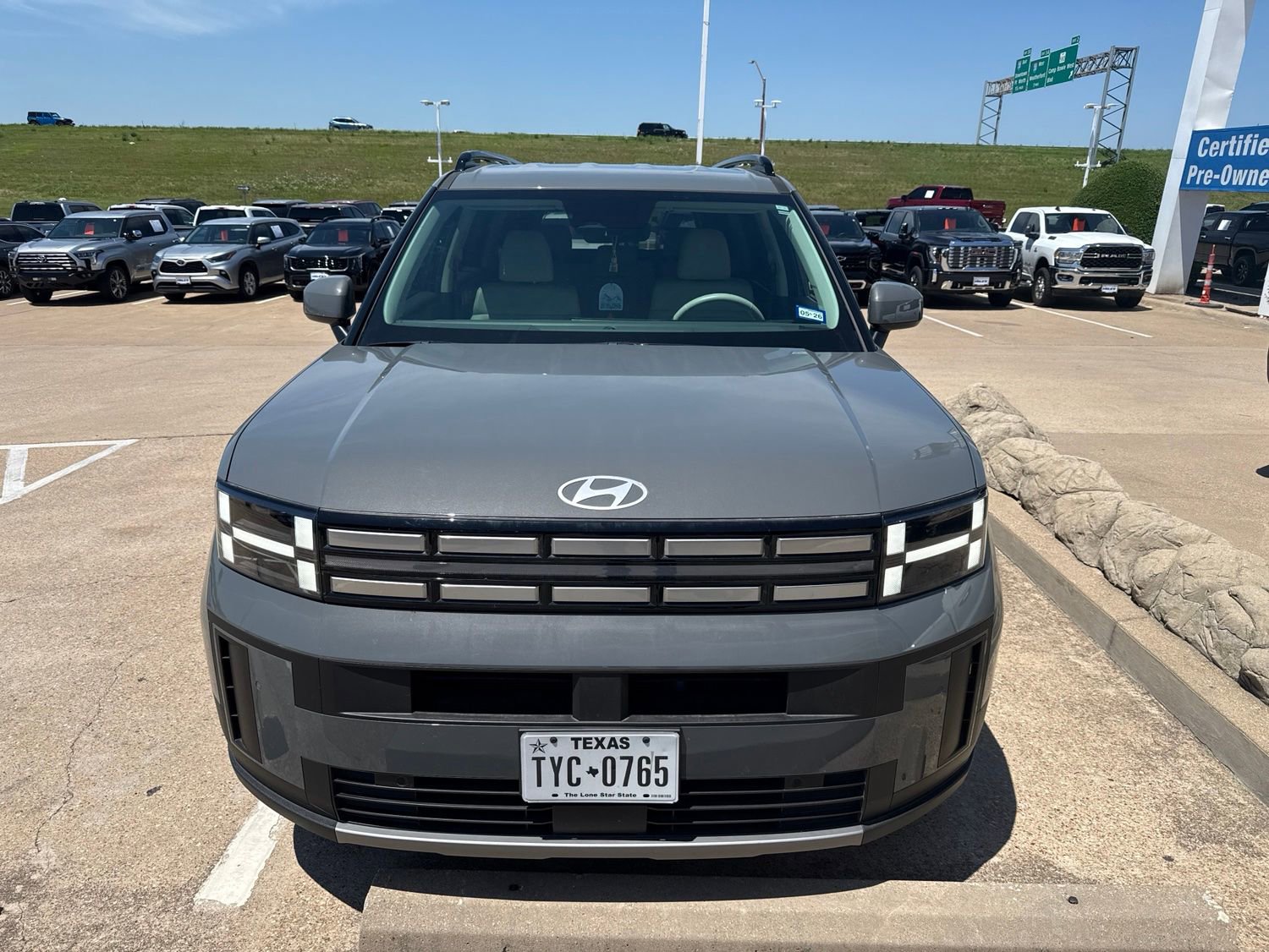 Used 2024 Hyundai Santa Fe SEL FWD image 2