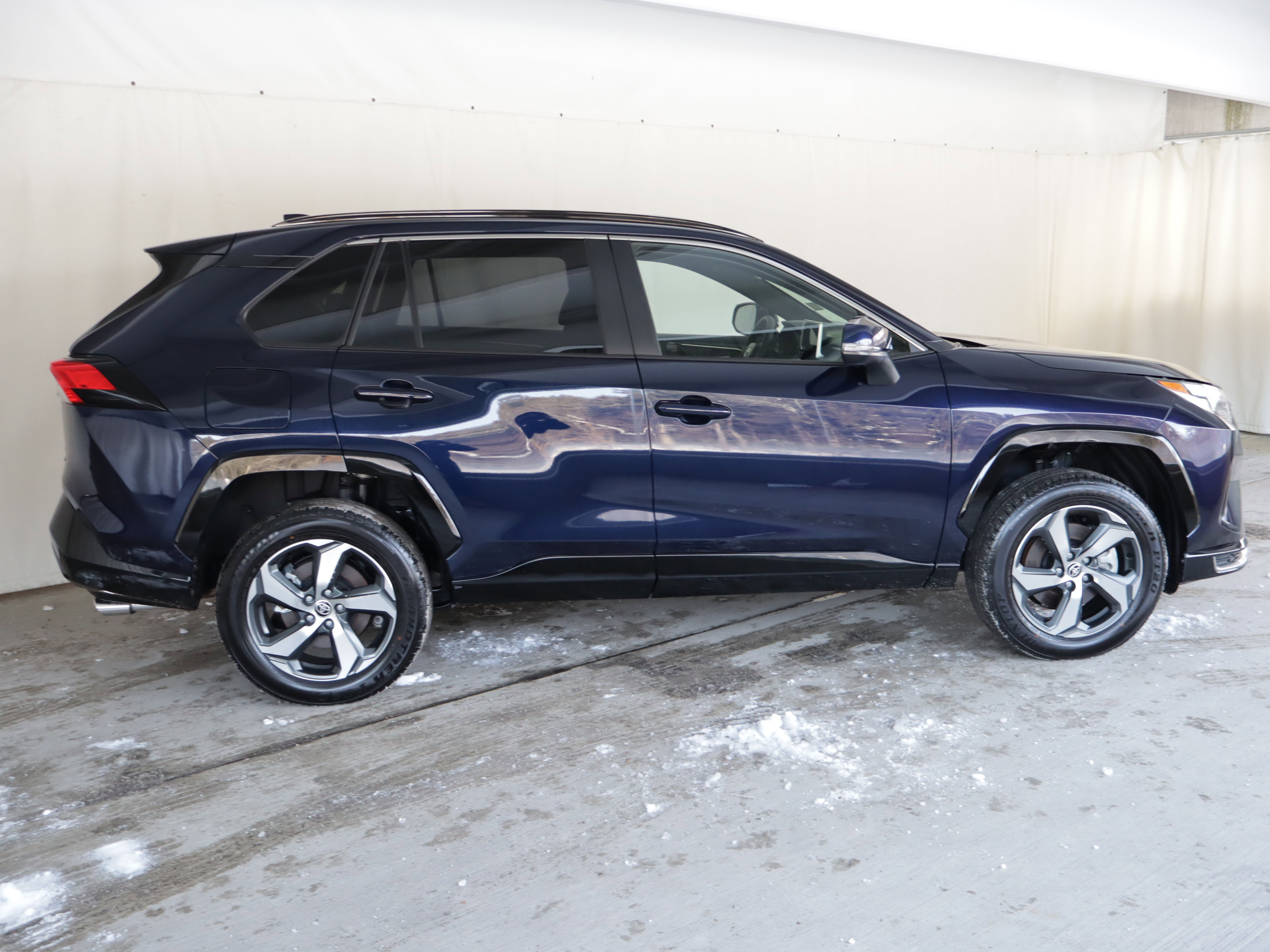 Used 2025 Toyota RAV4 SE image 6