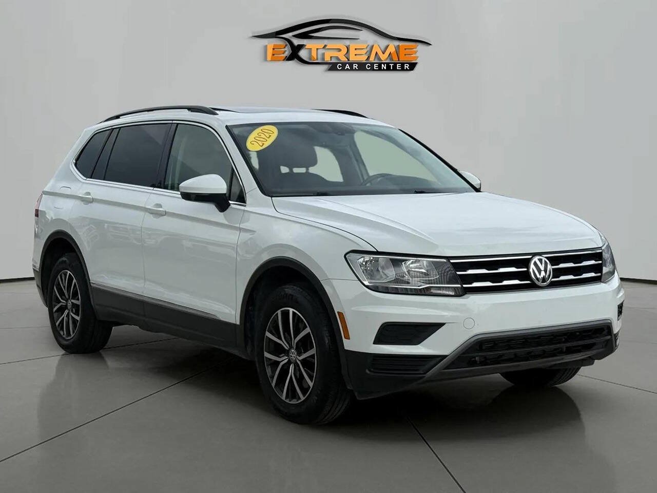 Used 2020 Volkswagen Tiguan SE w/ Panoramic Sunroof Package AWD/4WD image 8
