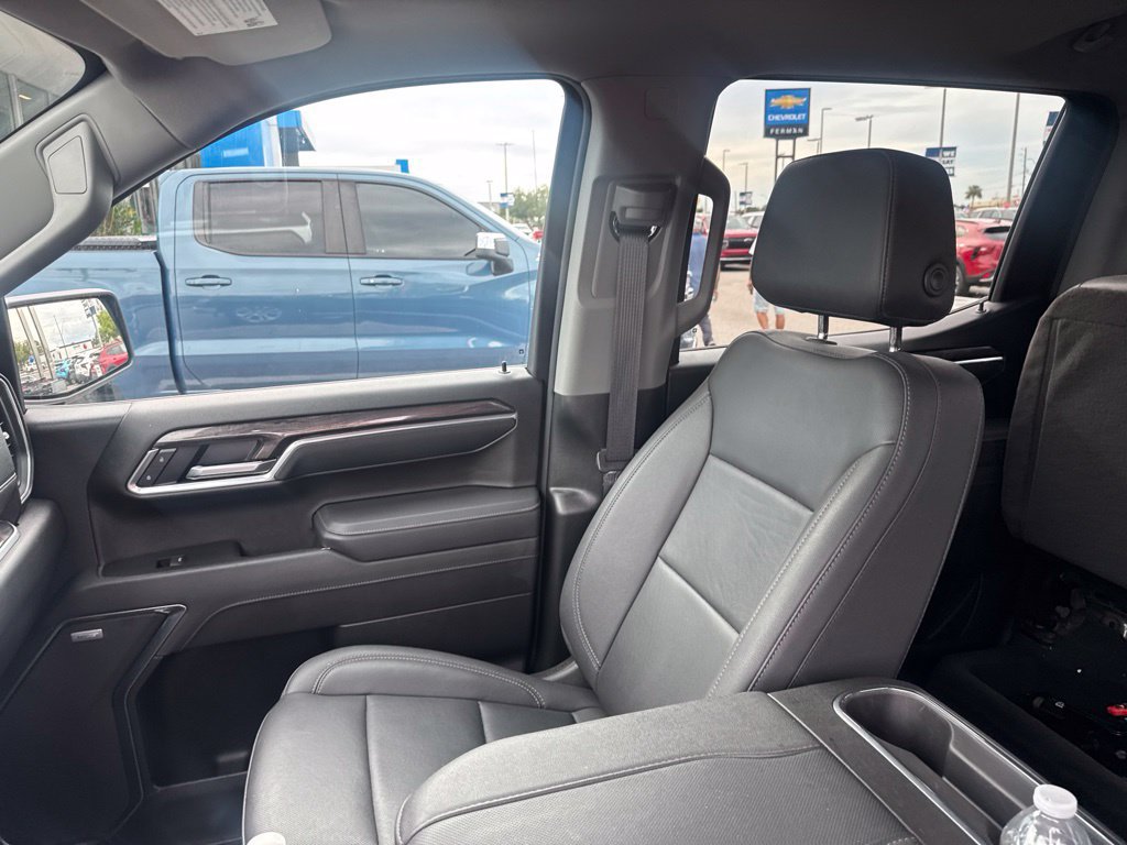 Used 2025 Chevrolet Silverado 1500 LTZ w/ LTZ Premium Package AWD/4WD image 16