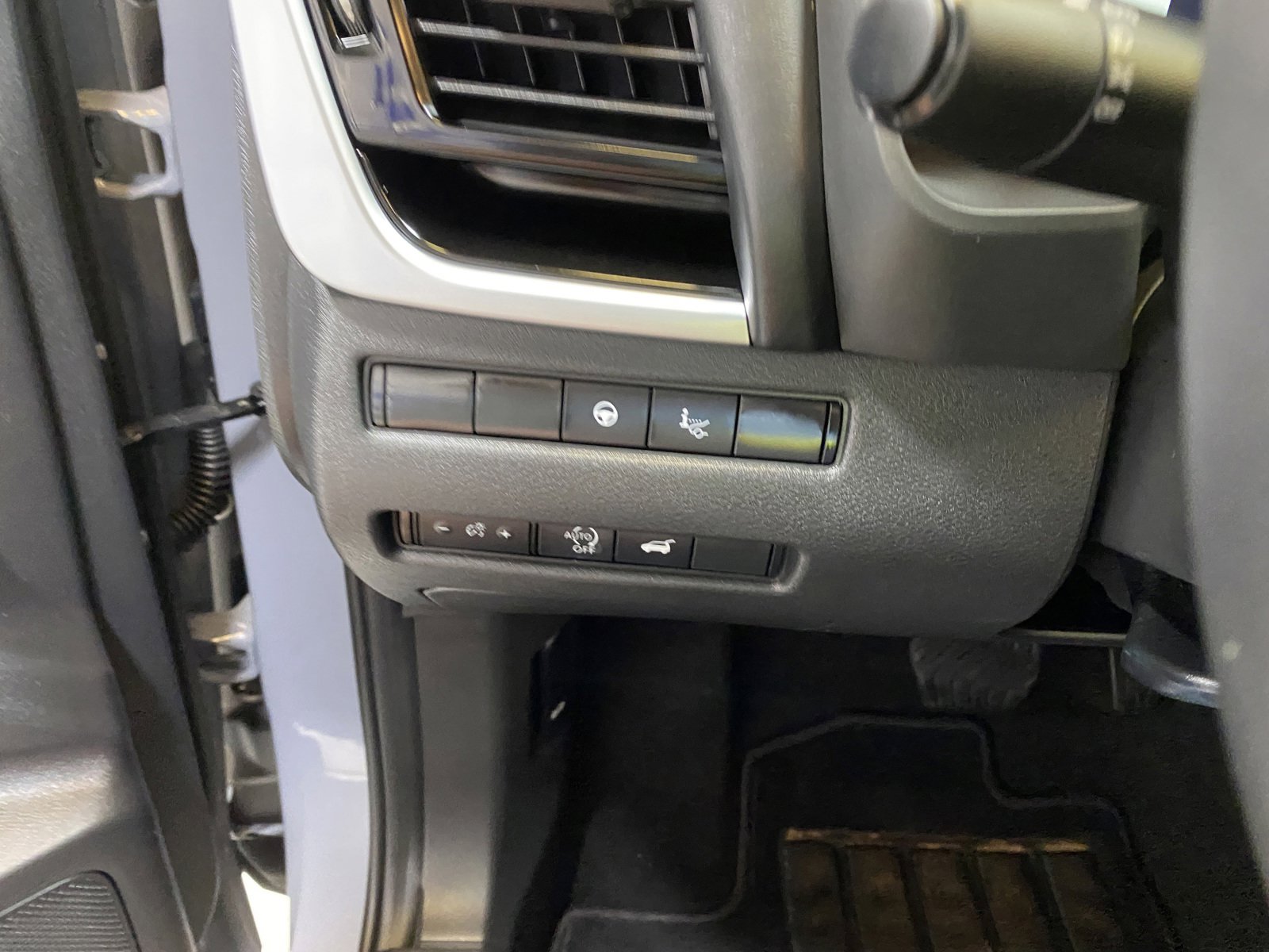 Used 2025 Nissan Rogue SL w/ Tech Package FWD image 35
