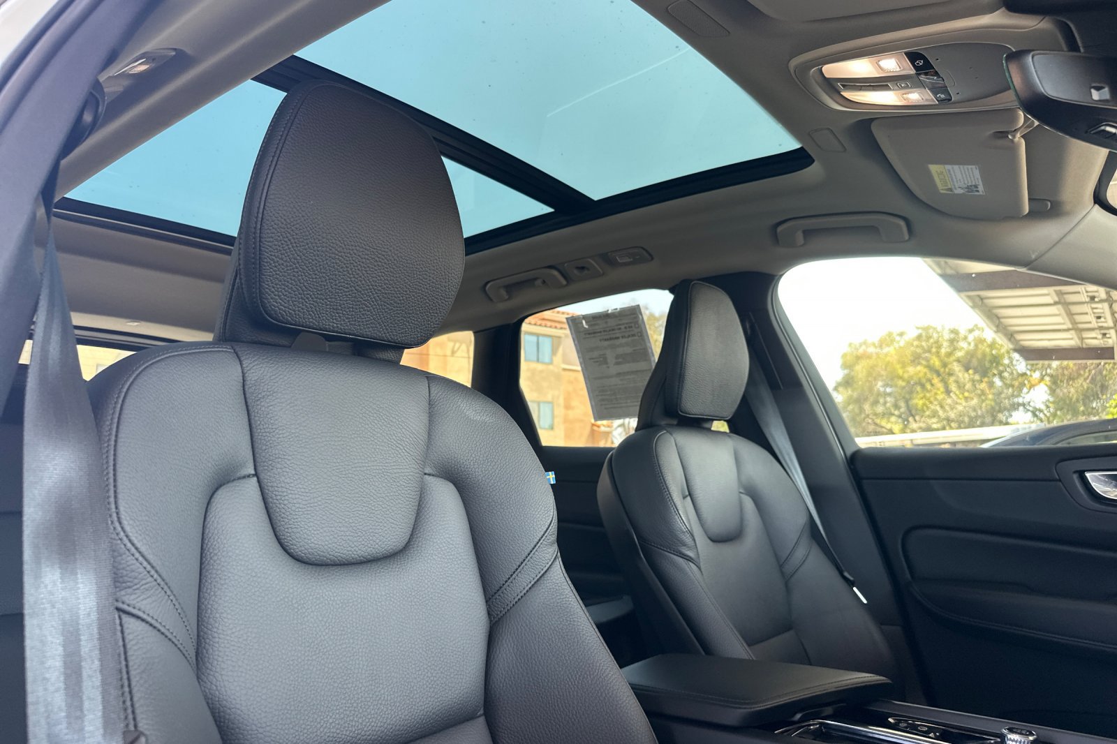 Certified 2023 Volvo XC60 T8 Plus AWD/4WD image 19