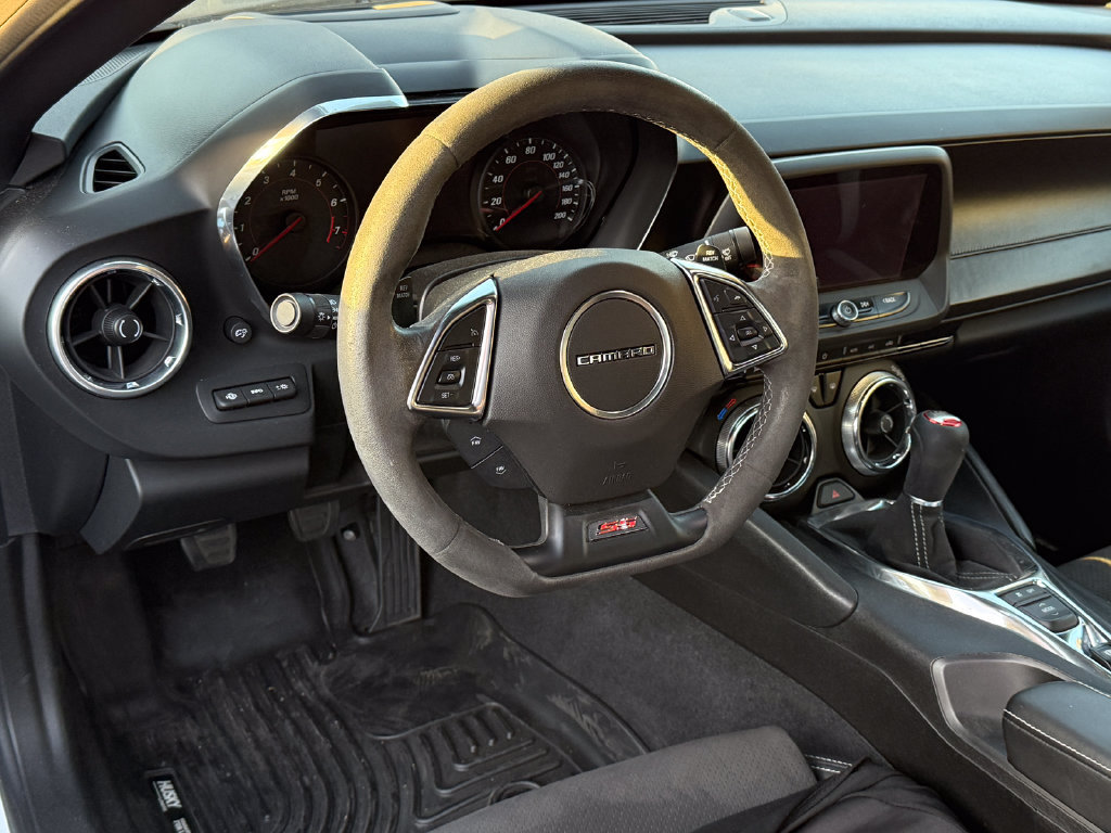 Used 2018 Chevrolet Camaro SS RWD image 3
