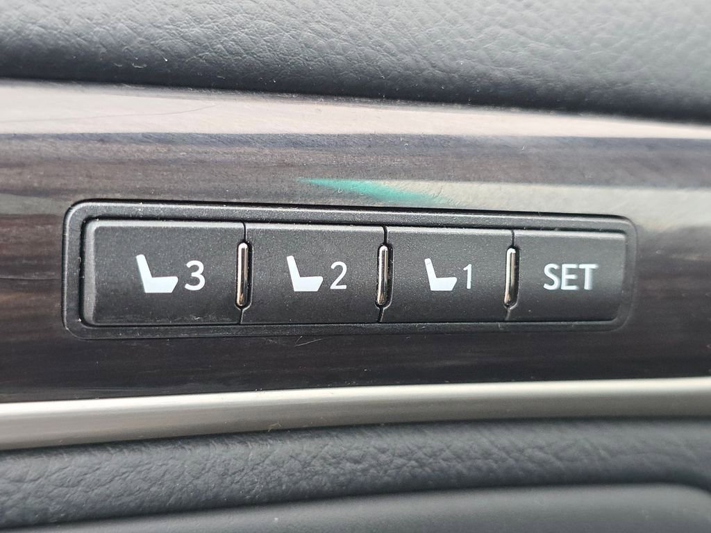 Used 2014 Lexus LS 460 AWD image 19