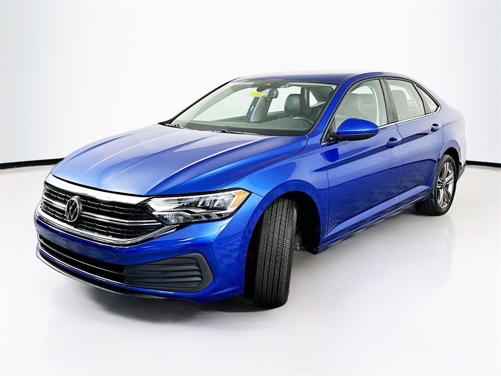 Used 2022 Volkswagen Jetta SE image 2