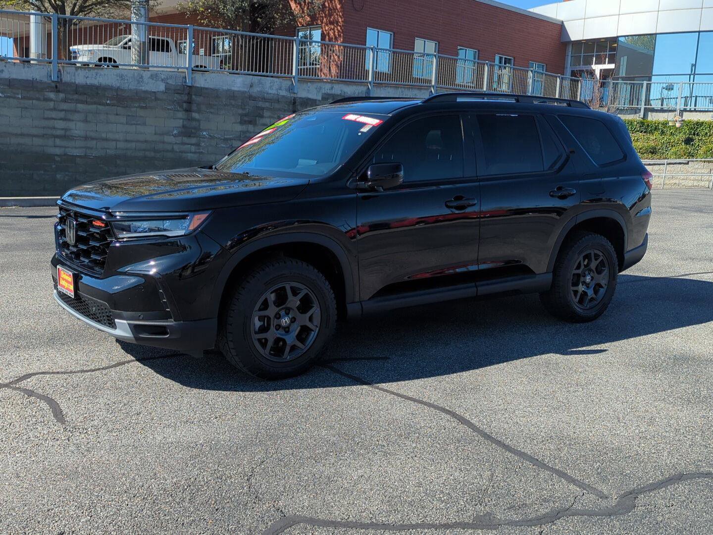 Used 2025 Honda Pilot TrailSport image 3