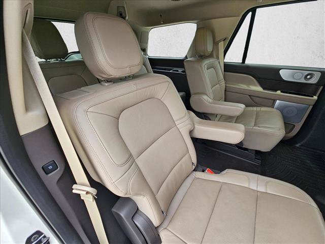 Used 2023 Lincoln Navigator Reserve AWD/4WD image 19