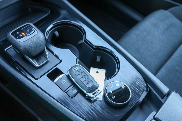 Used 2025 Nissan Rogue SV image 21