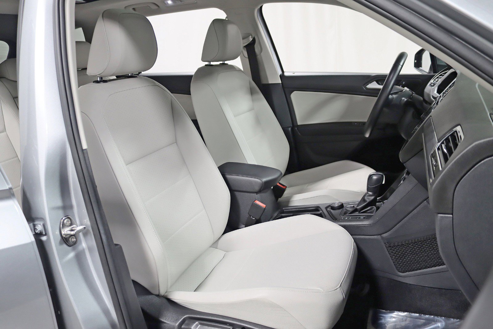 Used 2019 Volkswagen Tiguan SEL w/ 3rd Row Seat Package AWD/4WD image 25