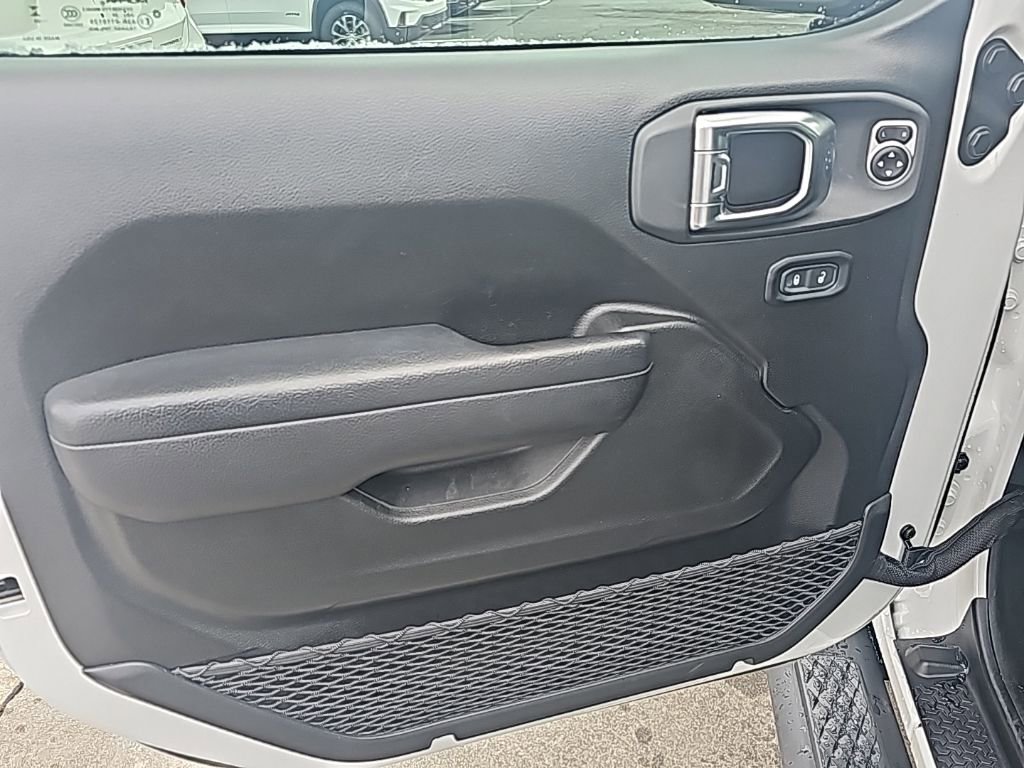 Used 2024 Jeep Gladiator Mojave w/ Safety Group image 10