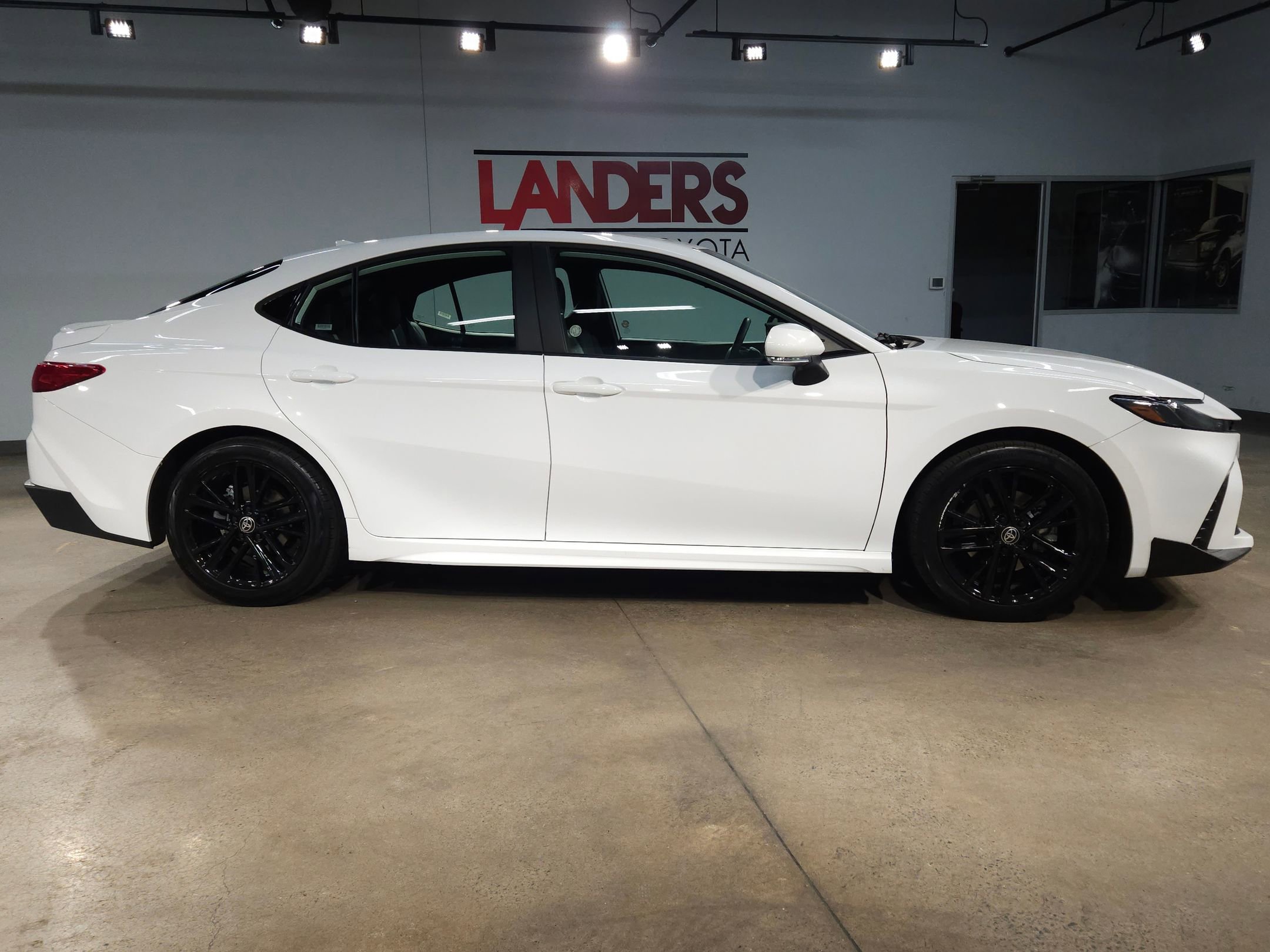 Certified 2025 Toyota Camry SE image 8