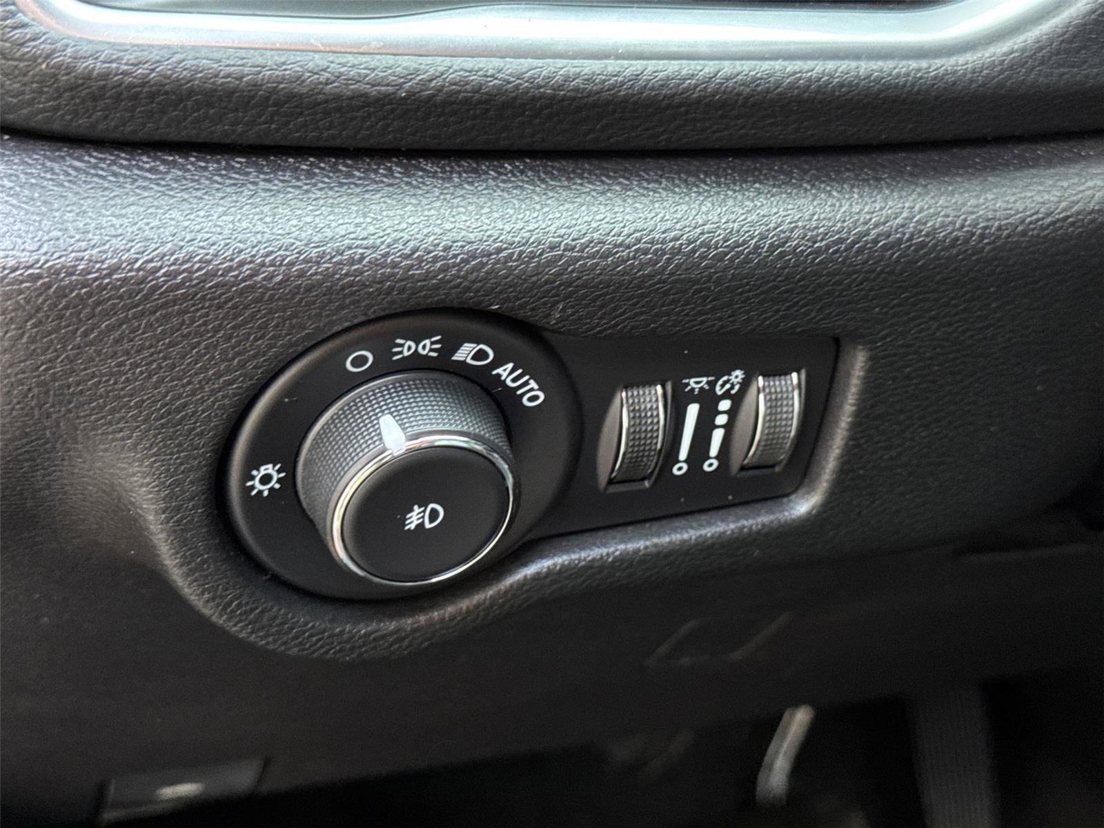 Used 2020 Chrysler Pacifica Limited w/ Advanced Safetytec Group image 29