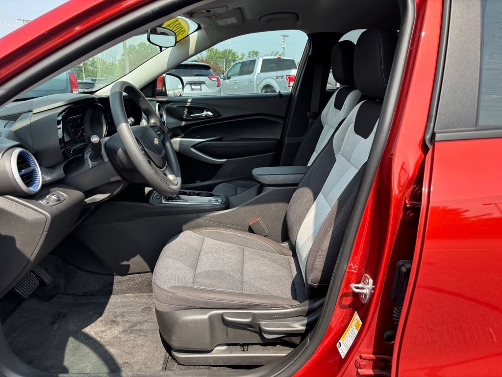 Used 2024 Chevrolet Trax LS w/ LS Convenience Package FWD image 15