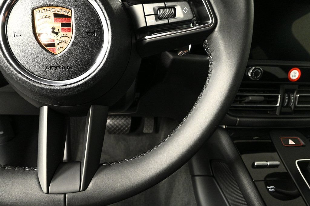 Certified 2026 Porsche Macan AWD/4WD image 11