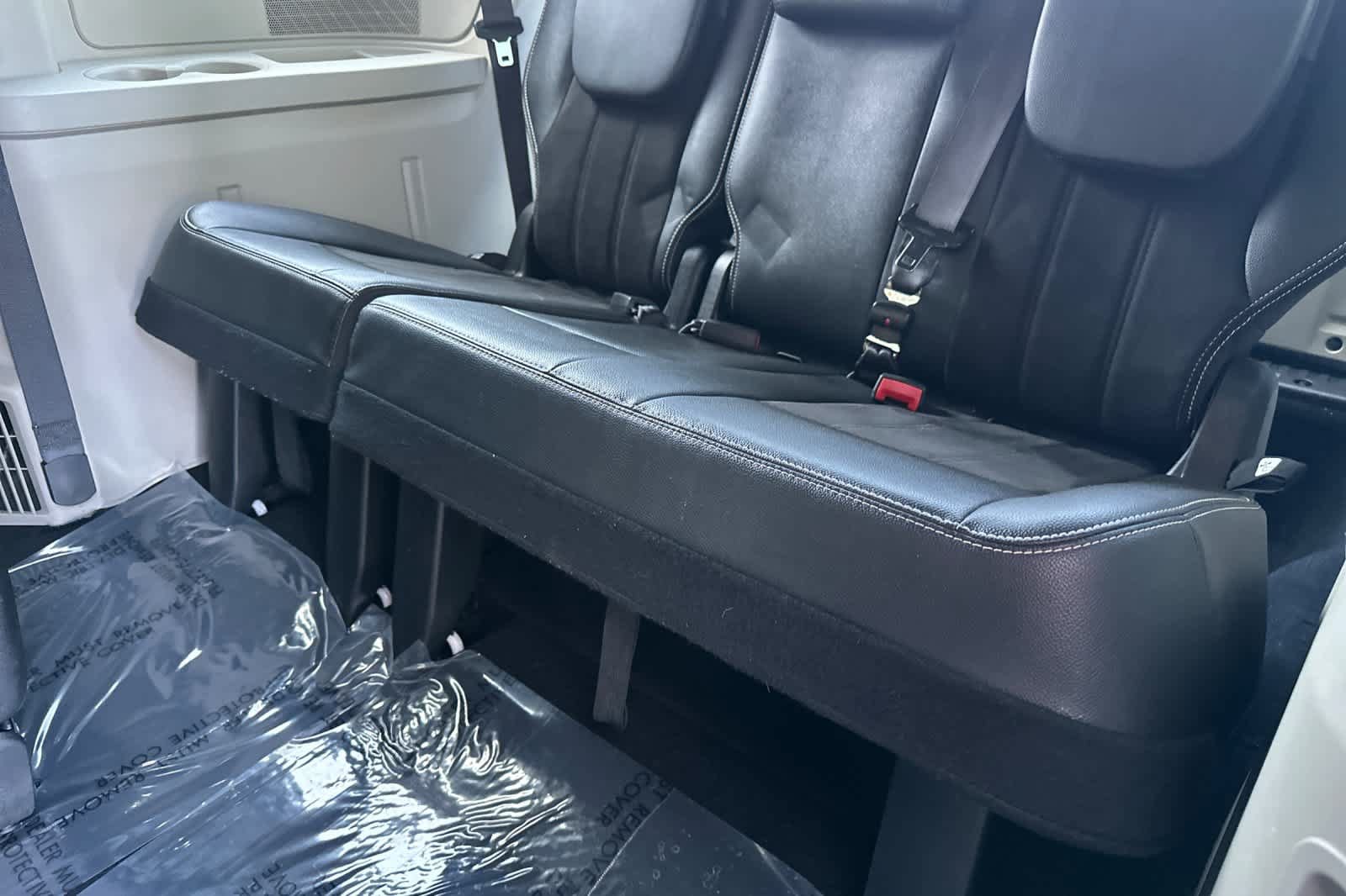 Used 2019 Dodge Grand Caravan SXT FWD image 16