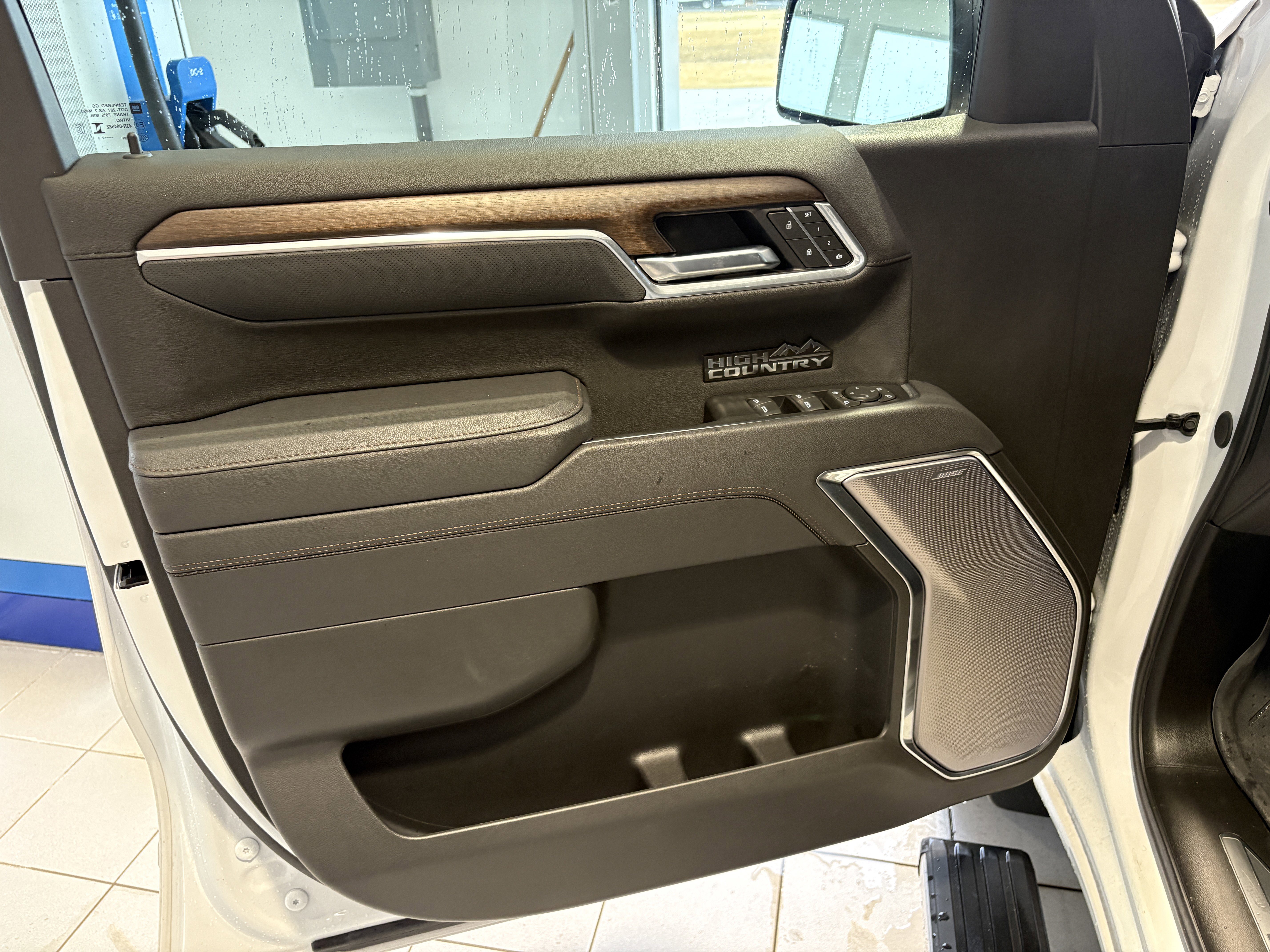 Used 2025 Chevrolet Silverado 1500 High Country image 9