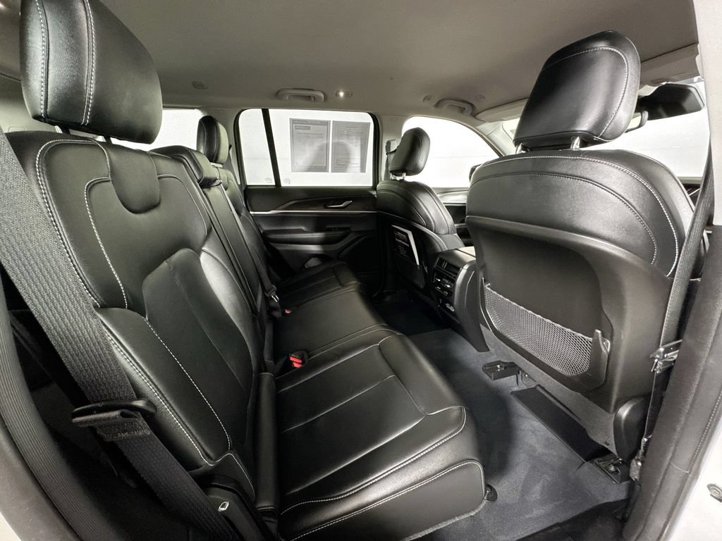 Used 2023 Jeep Grand Cherokee Limited AWD/4WD image 27