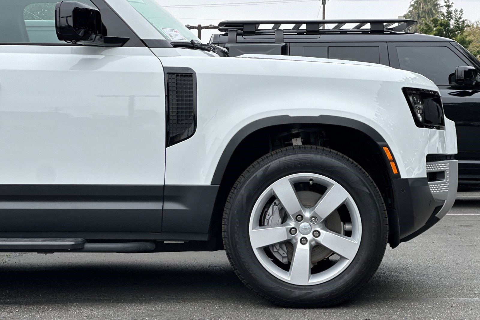 Used 2025 Land Rover Defender 130 S image 37