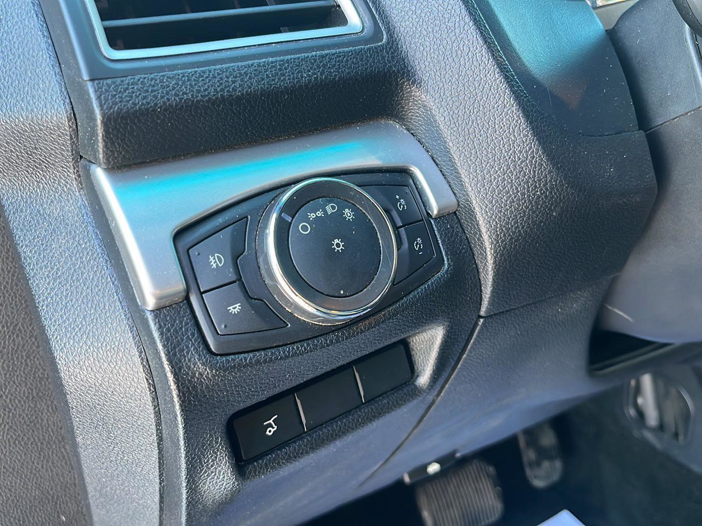 Used 2016 Ford Explorer XLT w/ Equipment Group 202A image 16