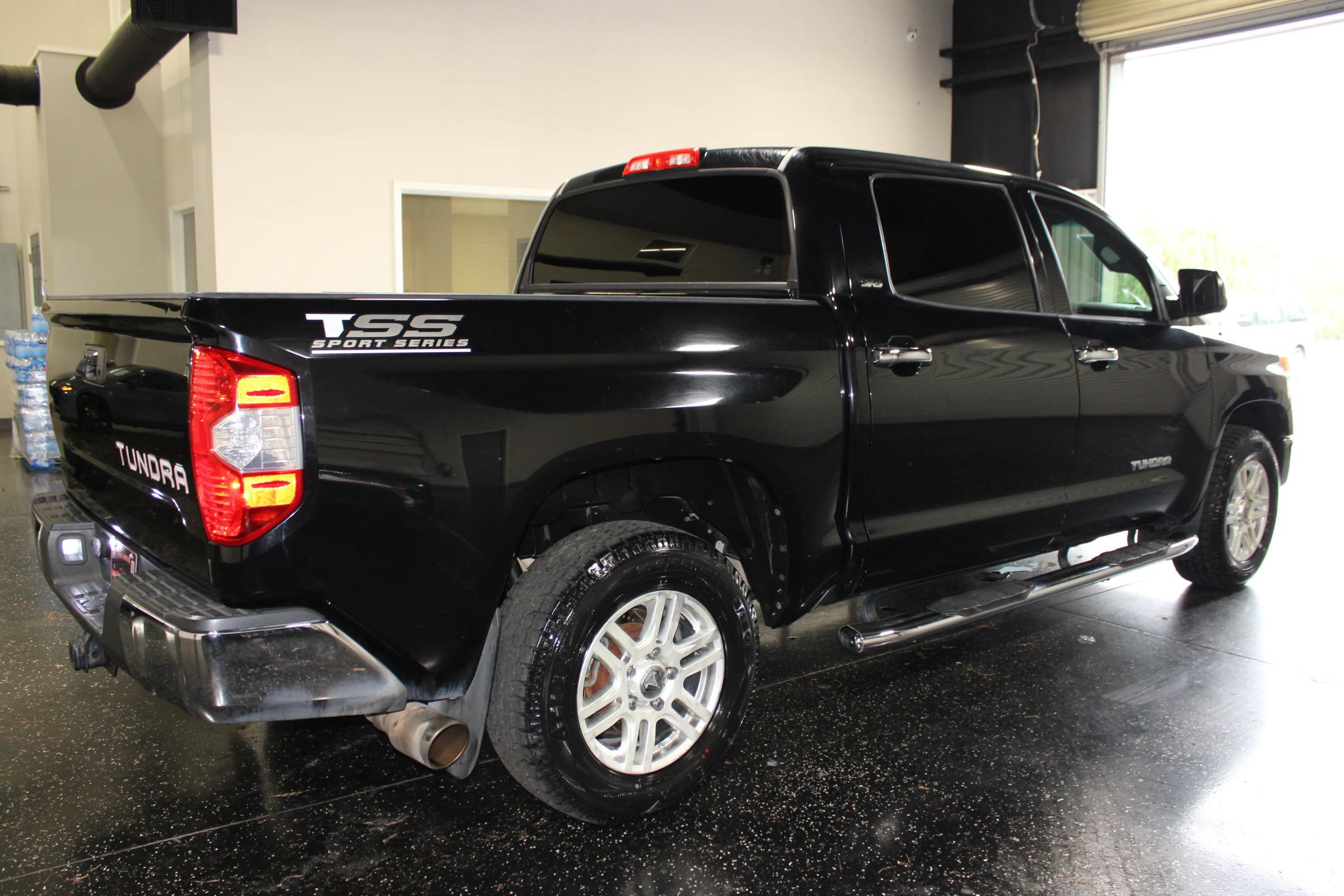 Used 2016 Toyota Tundra SR5 w/ SR5 Upgrade Package RWD image 3