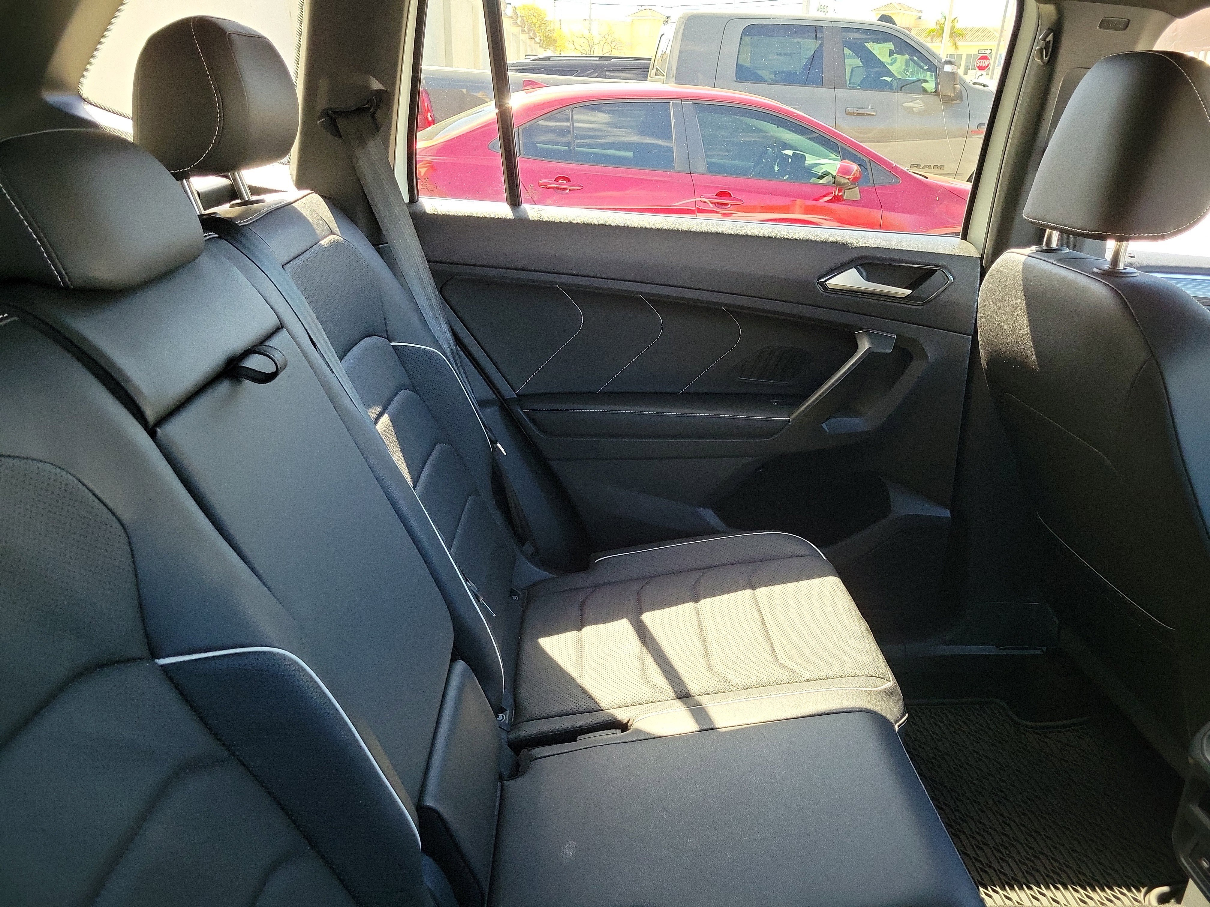 Used 2023 Volkswagen Tiguan SEL R-Line image 10