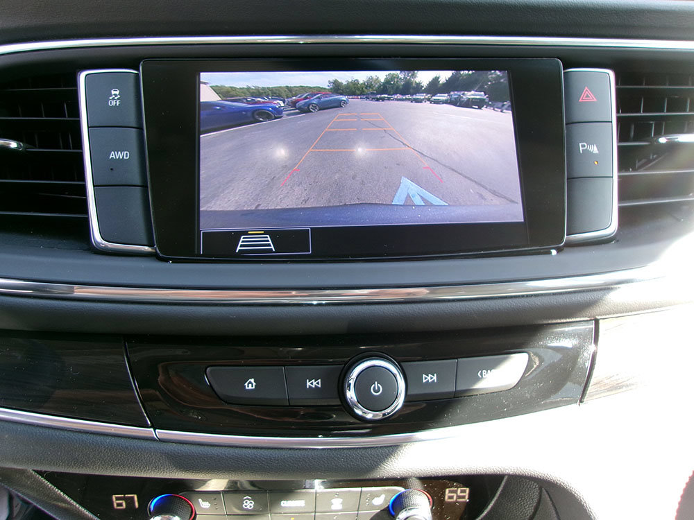 Used 2021 Buick Enclave Essence AWD/4WD image 17