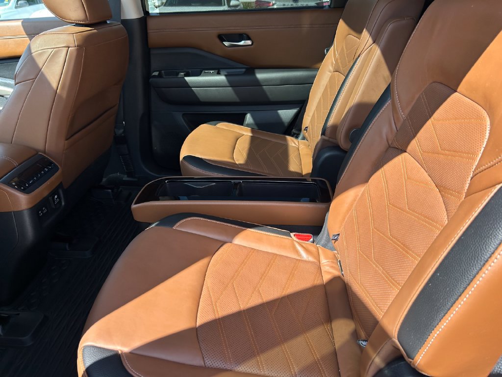 Used 2022 Nissan Pathfinder Platinum w/ Cargo Package FWD image 16