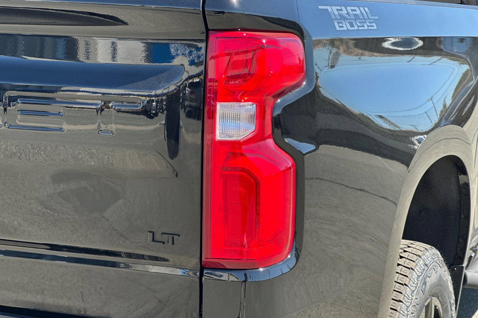 New 2026 Chevrolet Silverado 1500 LT Trail Boss w/ Dark Appearance Package AWD/4WD image 31