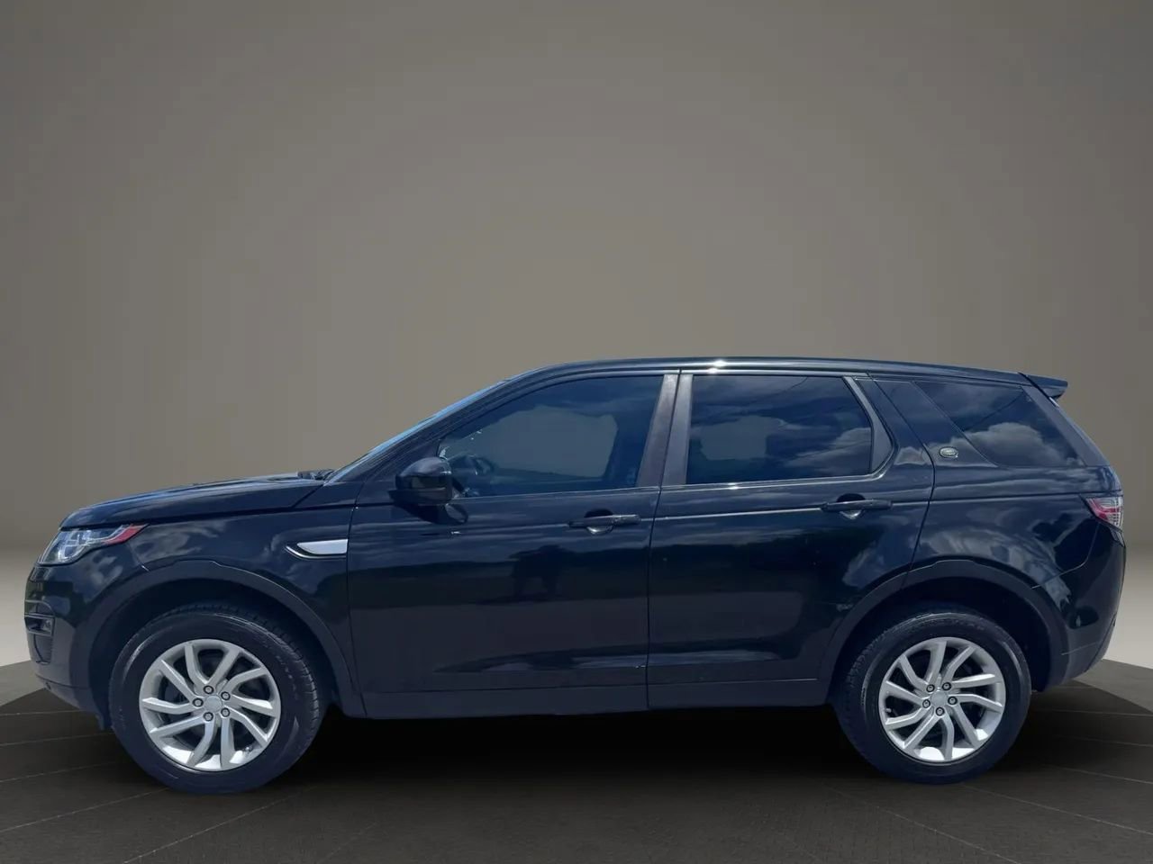 Used 2016 Land Rover Discovery Sport HSE AWD/4WD image 6