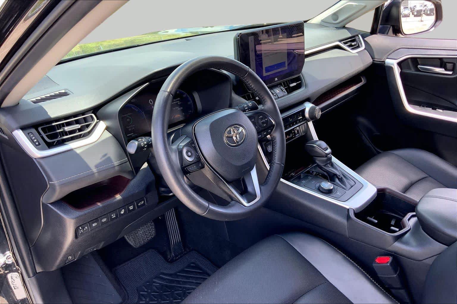 Used 2024 Toyota RAV4 Limited w/ Advanced Technology Package AWD/4WD image 17