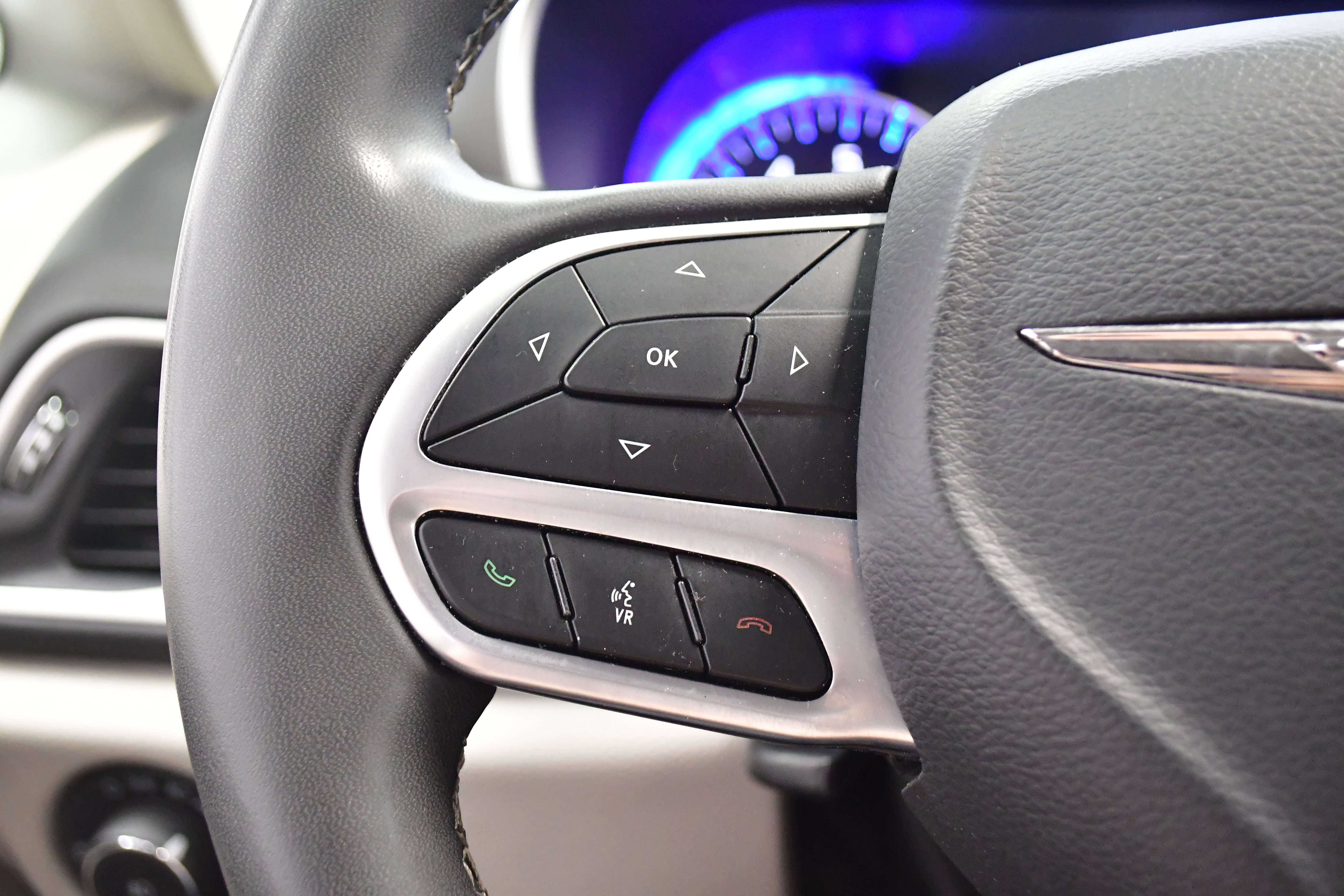 Used 2023 Chrysler Pacifica Touring-L image 44