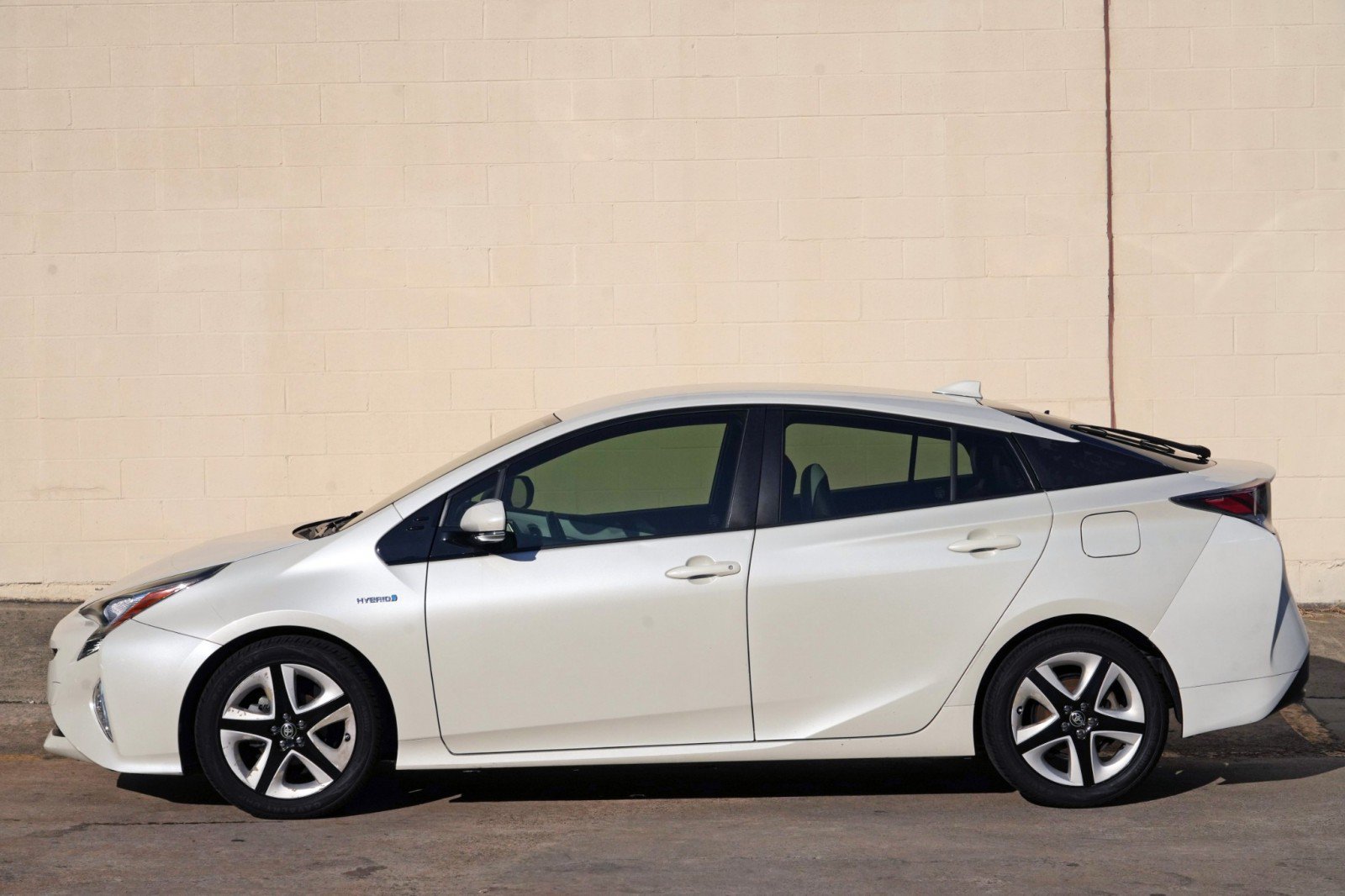 Used 2017 Toyota Prius Three Touring w/ Carpet Mat Package FWD image 40