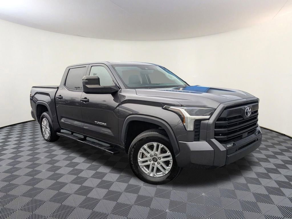 Used 2022 Toyota Tundra SR5 w/ SR5 Convenience Package image 1