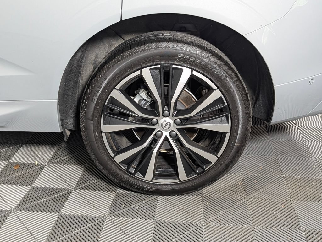 Used 2025 Volvo XC60 B5 Plus AWD/4WD image 12