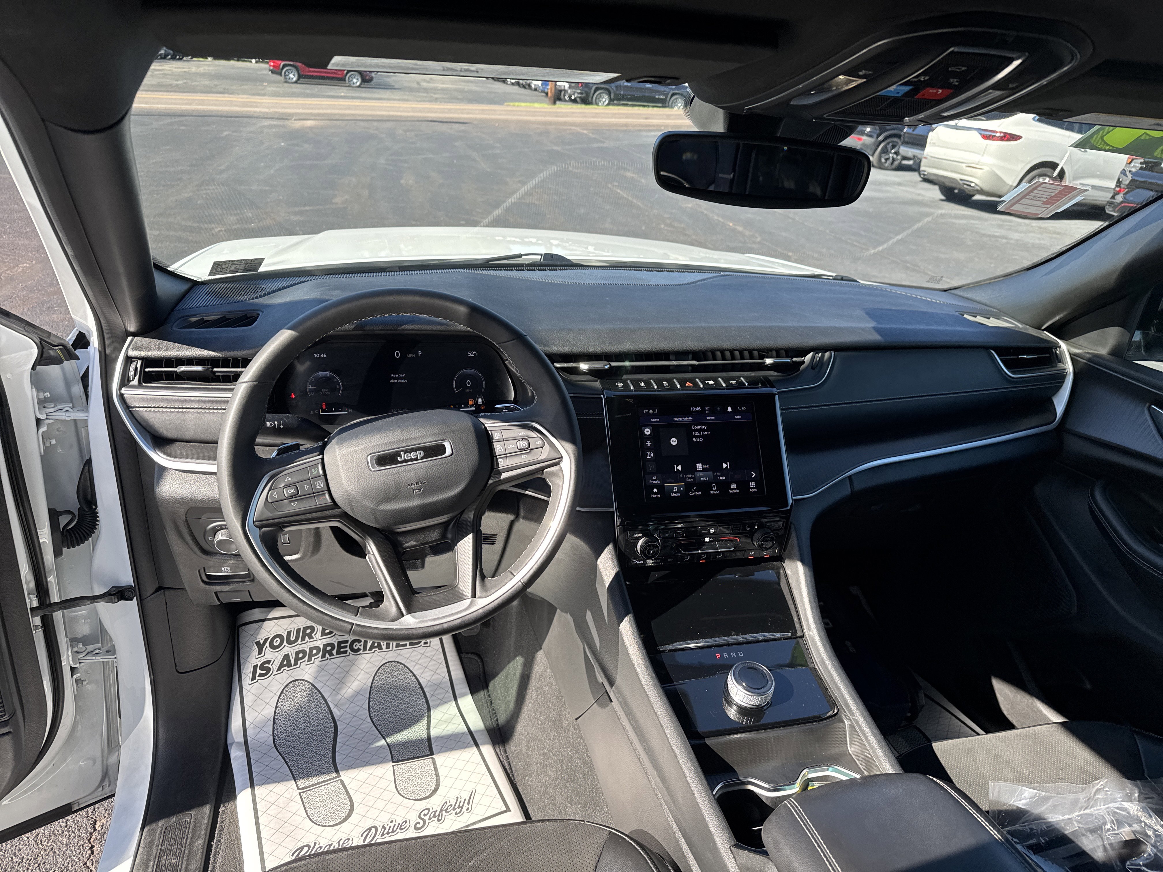 Used 2024 Jeep Grand Cherokee L Laredo image 15