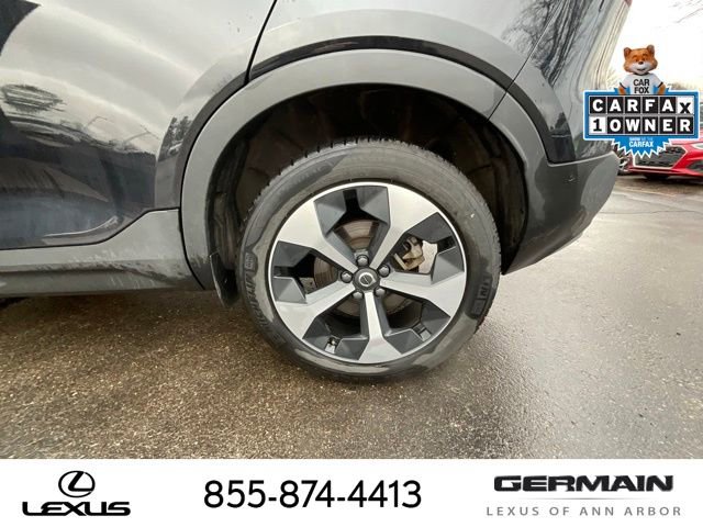 Used 2025 Volvo XC40 B5 Plus image 25