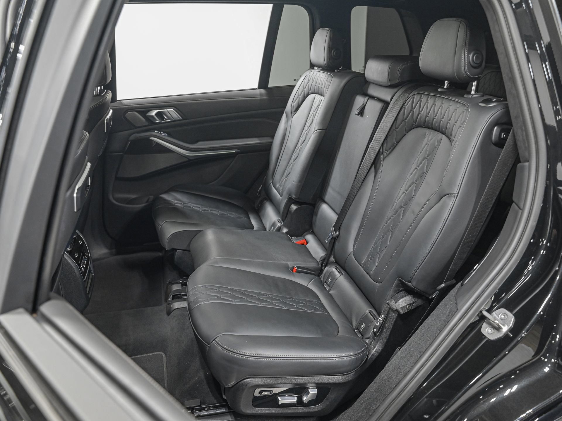 Used 2023 BMW X7 xDrive40i w/ Executive Package image 29