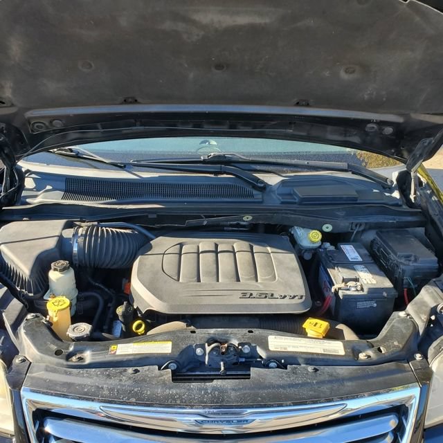 Used 2011 Chrysler Town & Country Touring FWD image 10