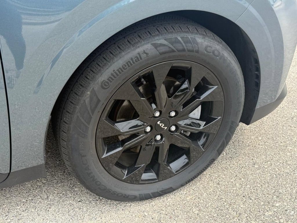 Used 2024 Kia Carnival SX FWD image 11