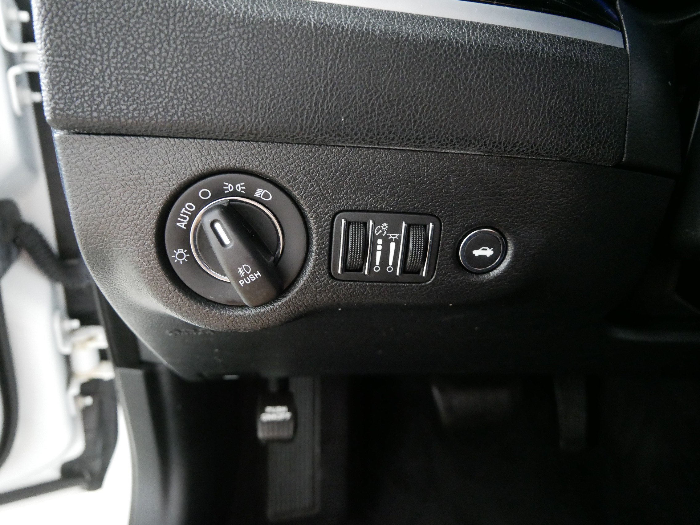 Used 2018 Chrysler 300 S AWD/4WD image 26